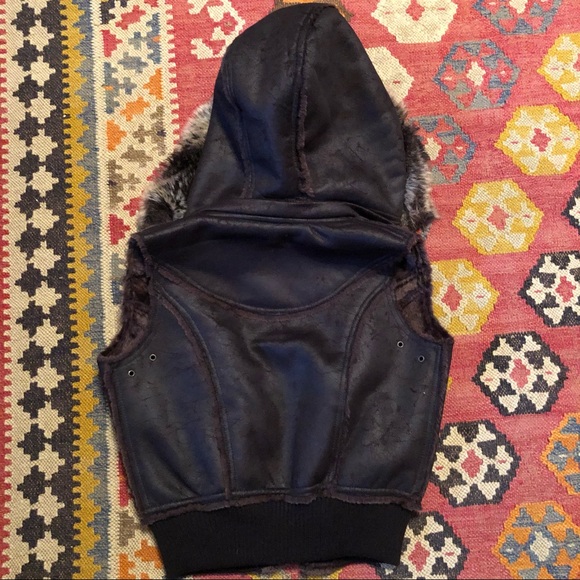 Whish Faux Fur Vest - Picture 4 of 5